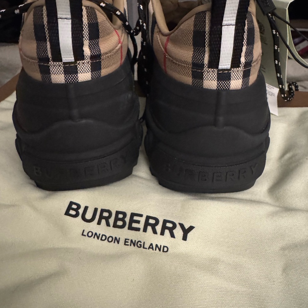 BURBERRY
ARTHUR CHECKERED SNEAKER - Picture 4 of 12